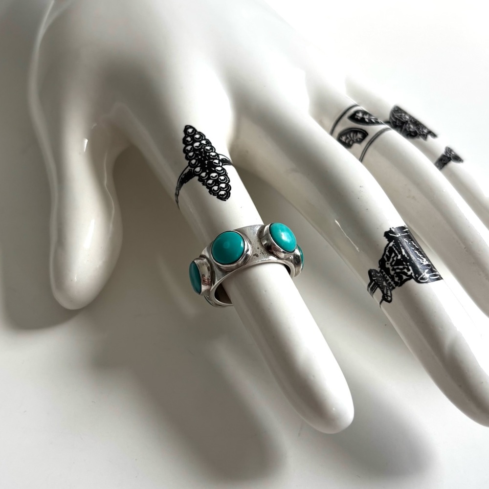 Sterling Silver Ring with Turquoise Stones Size 7 - Picture 2 of 9